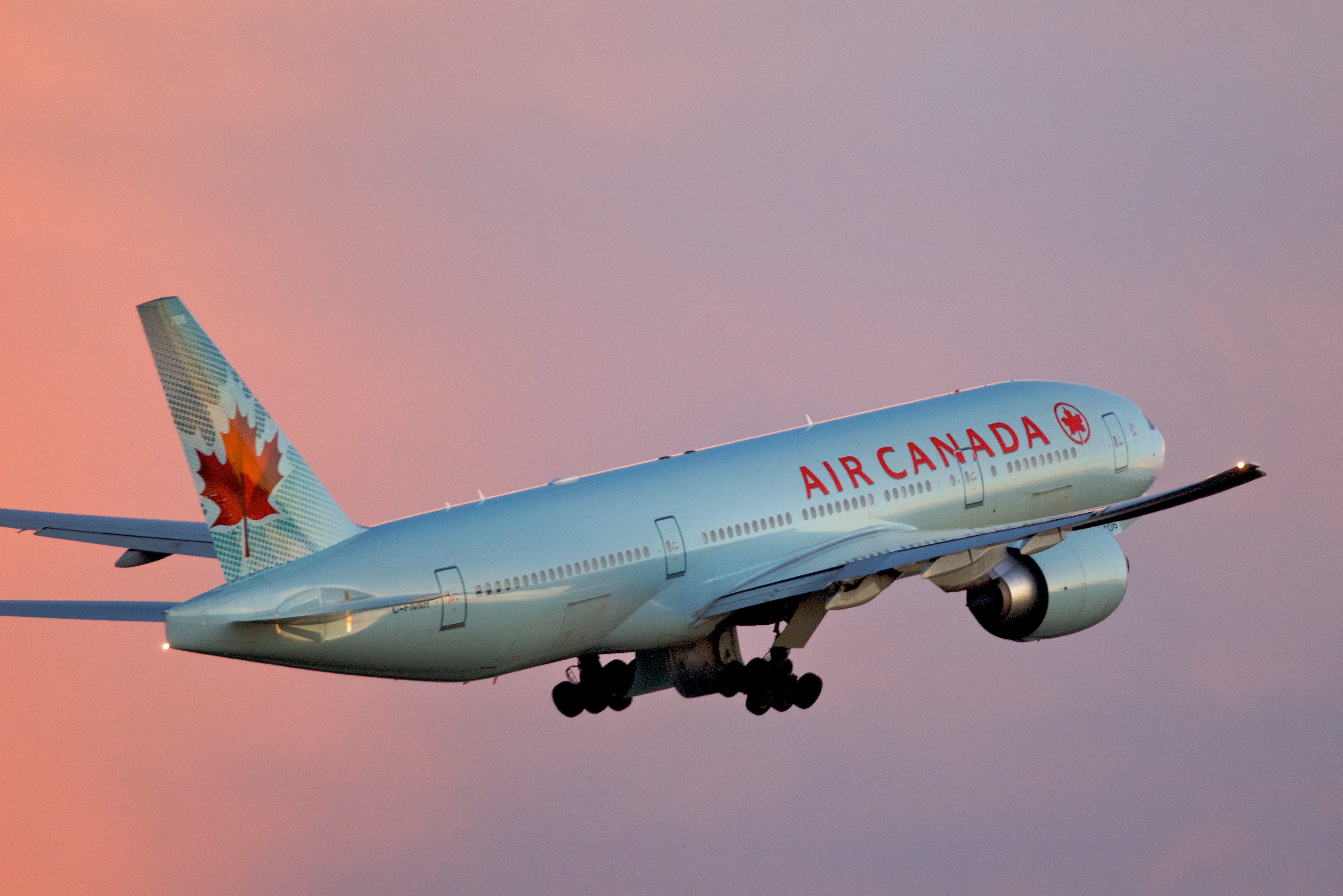Air_Canada_Boeing_777-200LR_Toronto_takeoff.jpg