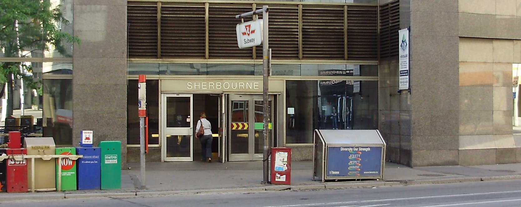 Sherbourne_Station_-_TTC.jpg
