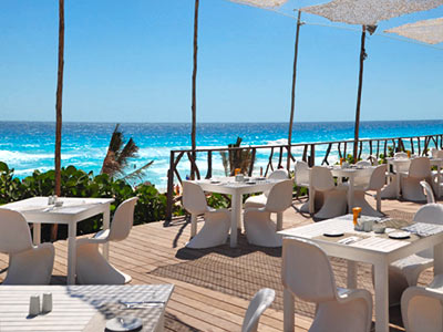 Cancun-Oasis-Cancun-Restaurante-Akery-terraza.jpg