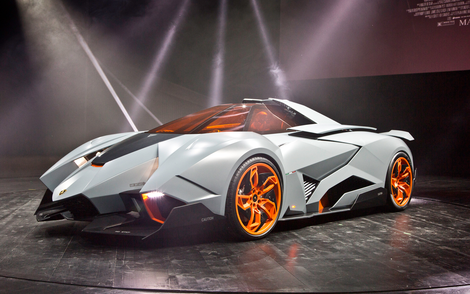 Lamborghini-Egoista-Concept-front-three-quarters.jpg