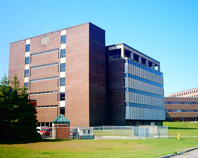 Lakehead_University_Chancellor_Paterson_Library.JPG