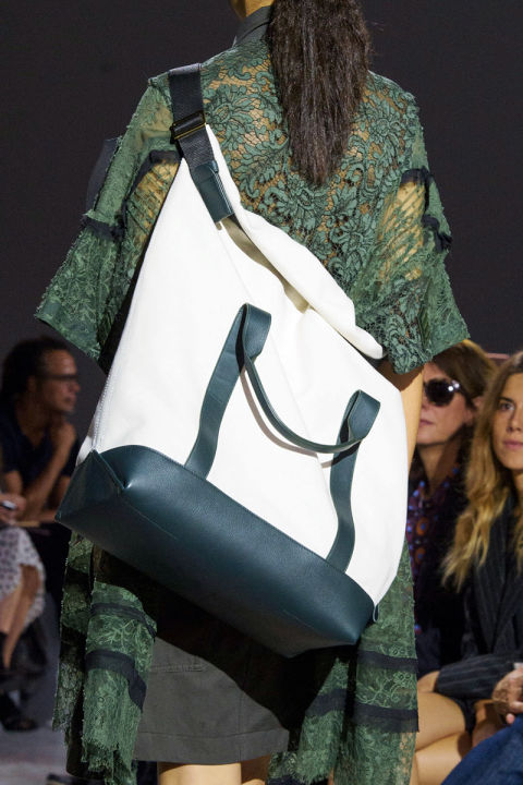 hbz-trends-2017-accessories-bags-oversize-sacai-clp-rs17-0487.jpg