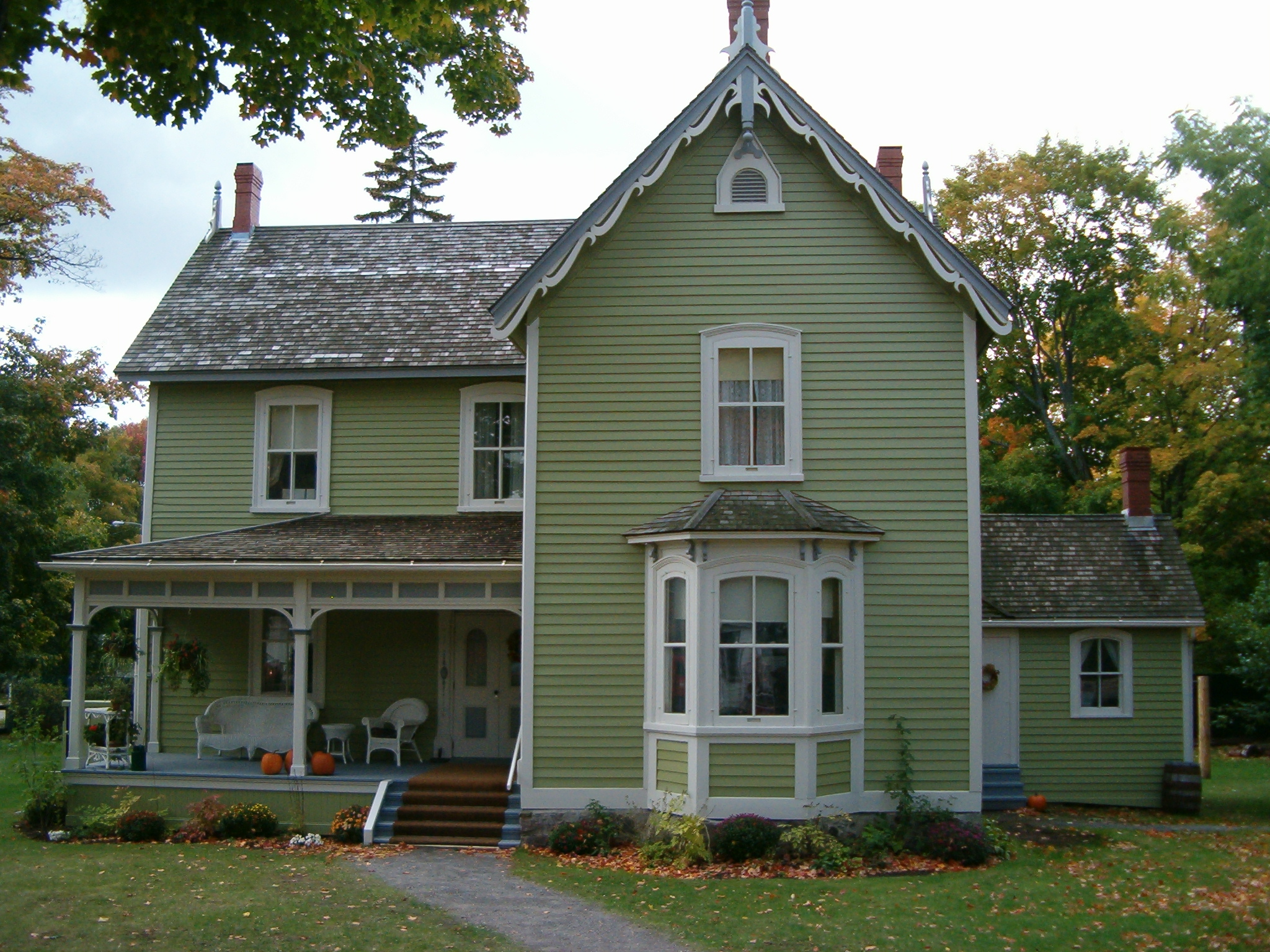Historic_House_in_Fall2006.JPG